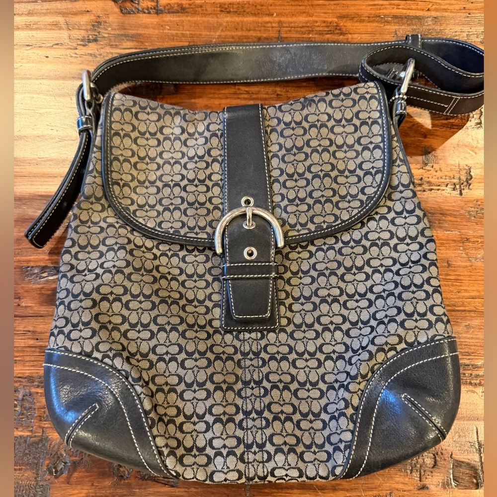Coach Signature Canvas shoulder bag